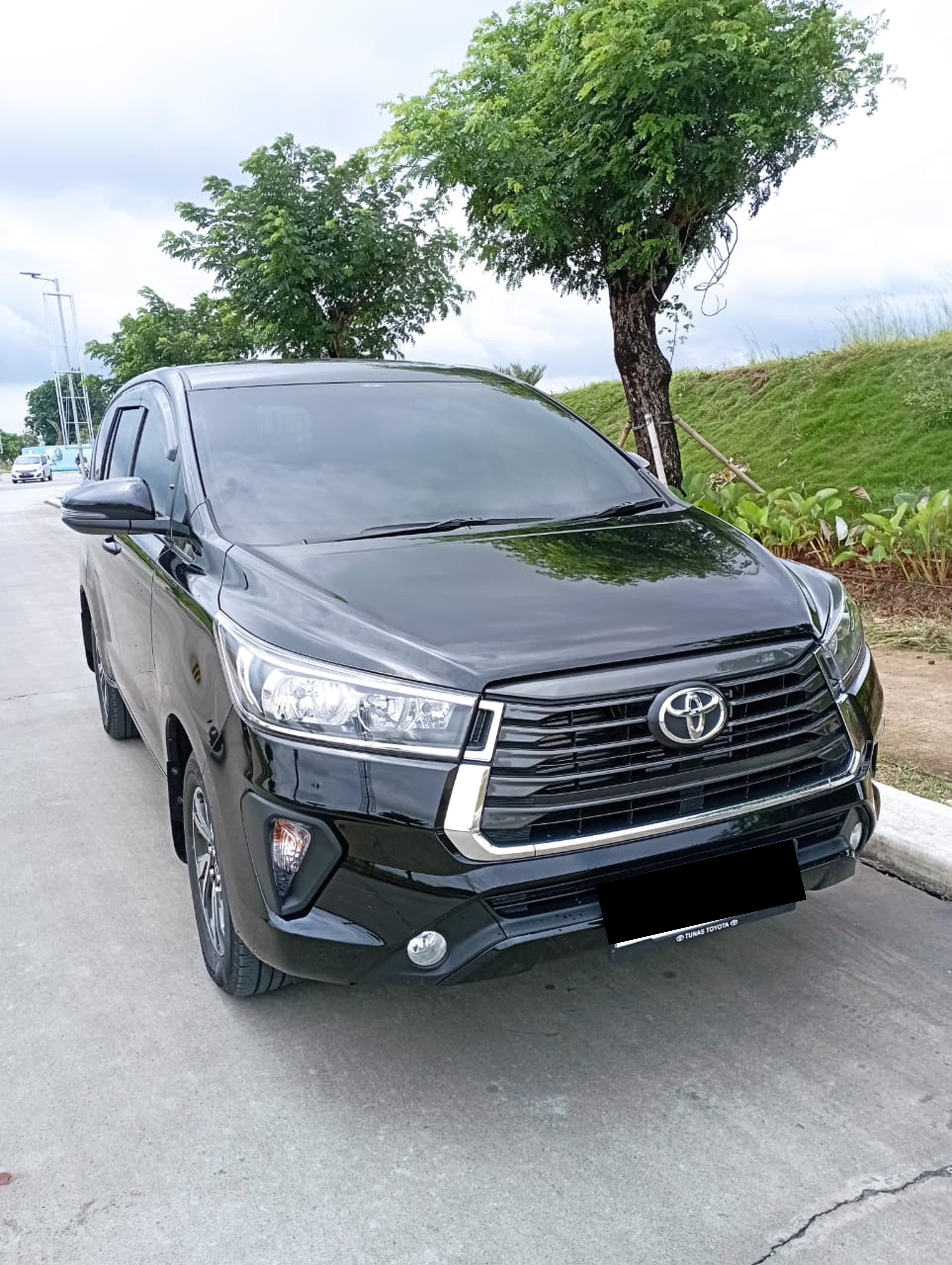 Toyota Innova Reborn AT